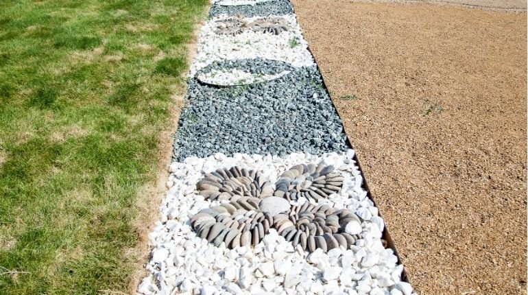 Drenagem Discreta com Acabamento em Seixos Rolados - inspiração