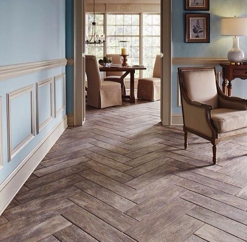 Elegância Rústica: Piso Amadeirado em Espinha de Peixe - inspiração