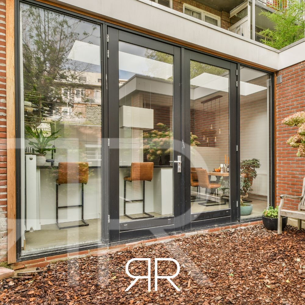 Porta de Correr Espelhada: Ampliando Ambientes com Elegância - inspiração