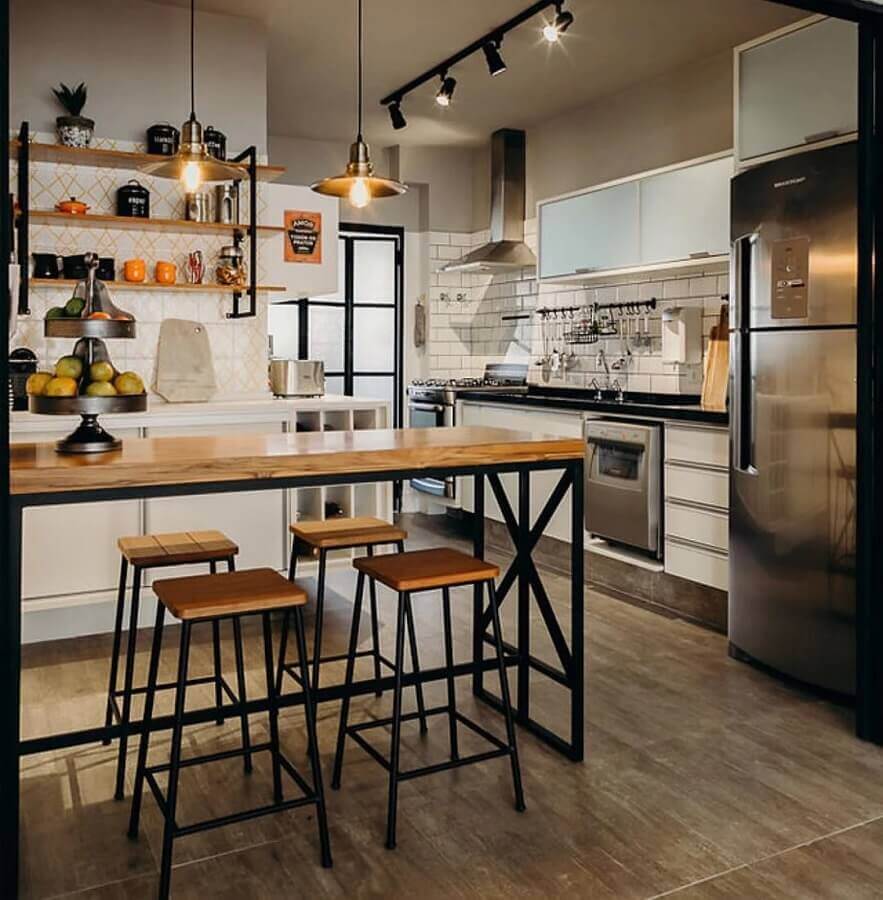 Cozinha Compacta com Toque Industrial: Tubulações Expostas e Aço Inox - detalhe