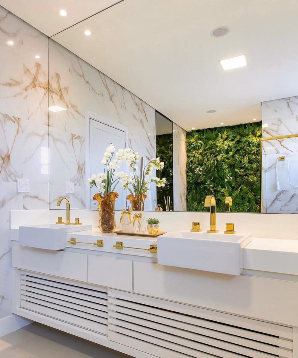 Elegância Atemporal: Revestimento com Porcelanato que Imita Mármore Calacatta - detalhe