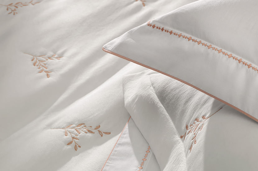 Com Bordados Delicados: Um Toque Artesanal no Seu Refúgio - inspiração