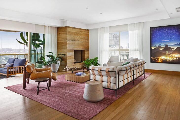 Minimalismo Aconchegante: Sala de Estar com Lareira Integrada - detalhe