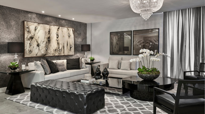 Elegância Urbana: Sala de TV Decorada com Cimento Queimado e Toques Industriais - detalhe