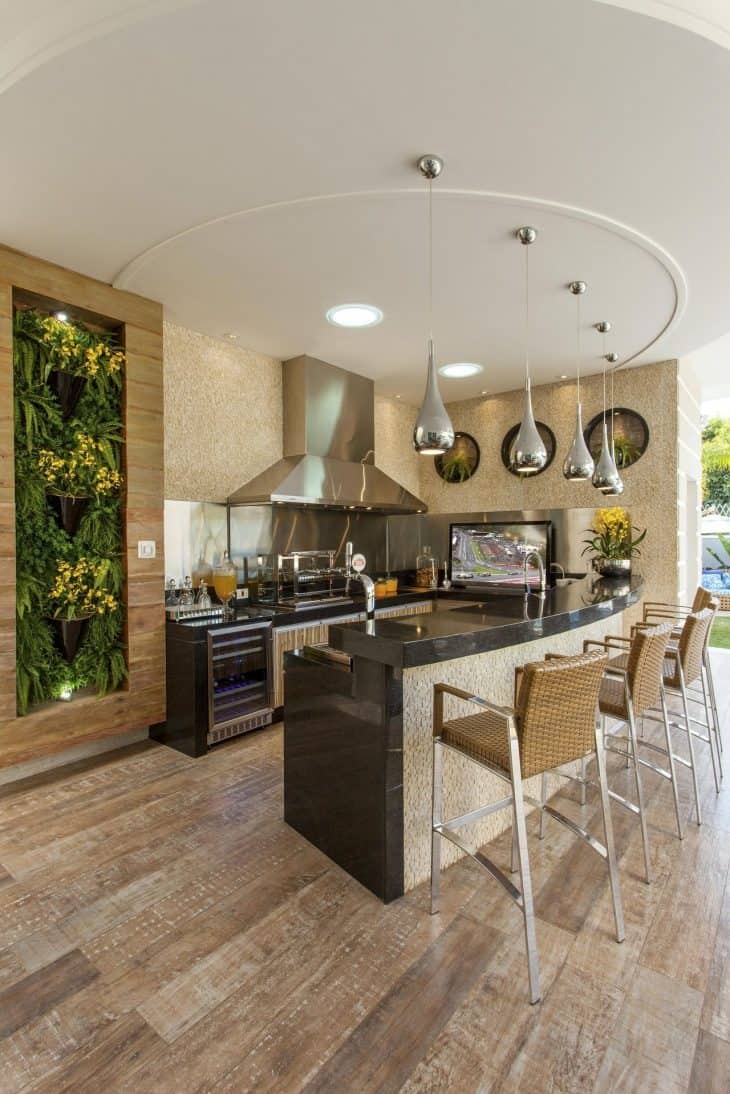 Varanda Gourmet Decorada com Revestimento 3D e Jardim Vertical: Um Oasis Moderno! - ideia