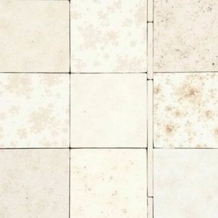 Variedade de pisos atérmicos com diferentes texturas e padrões