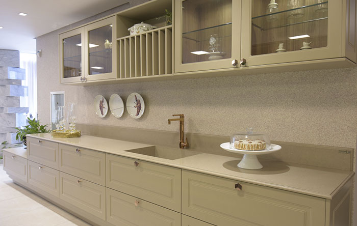 Armário Provençal em Madeira Natural: Rusticidade Aconchegante - ideia