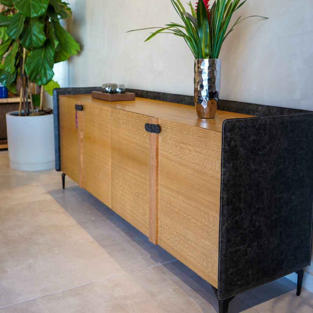 Buffet Suspense: Modernidade e Leveza para Ambientes Compactos - inspiração