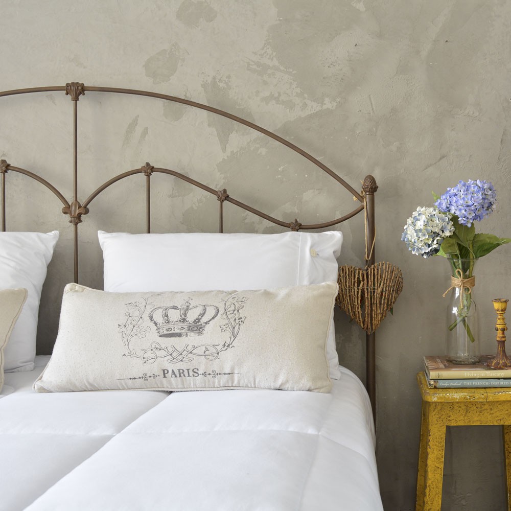 Cabeceira de Ferro Trabalhada com Flores em Relevo: Delicadeza Artesanal - inspiração