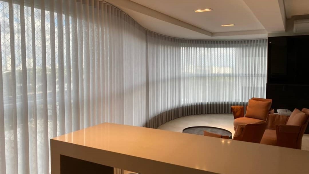 Cortineiro Curvo para Janelas Panorâmicas: Integração e Amplitude - inspiração