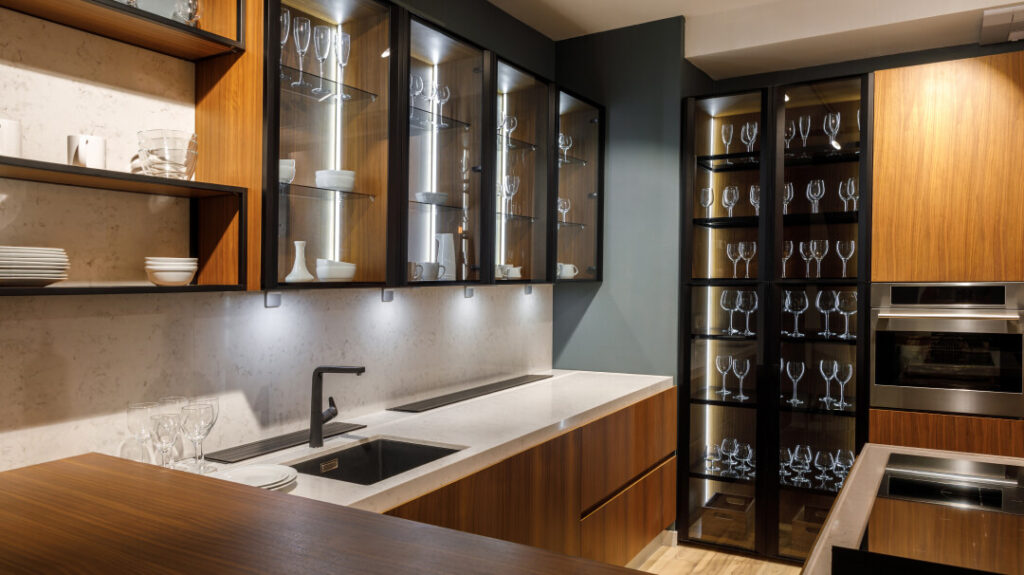 Com Vidro e Iluminação LED Embutida - ideia