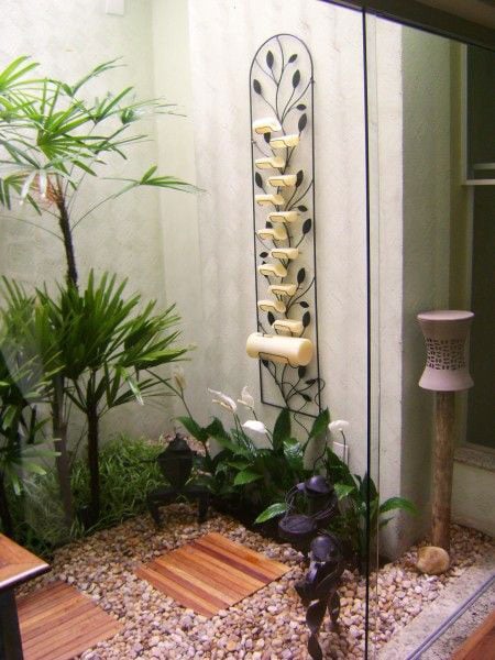 Com Seixos de Rio e Deck de Madeira: Integração Perfeita com a Natureza - ideia