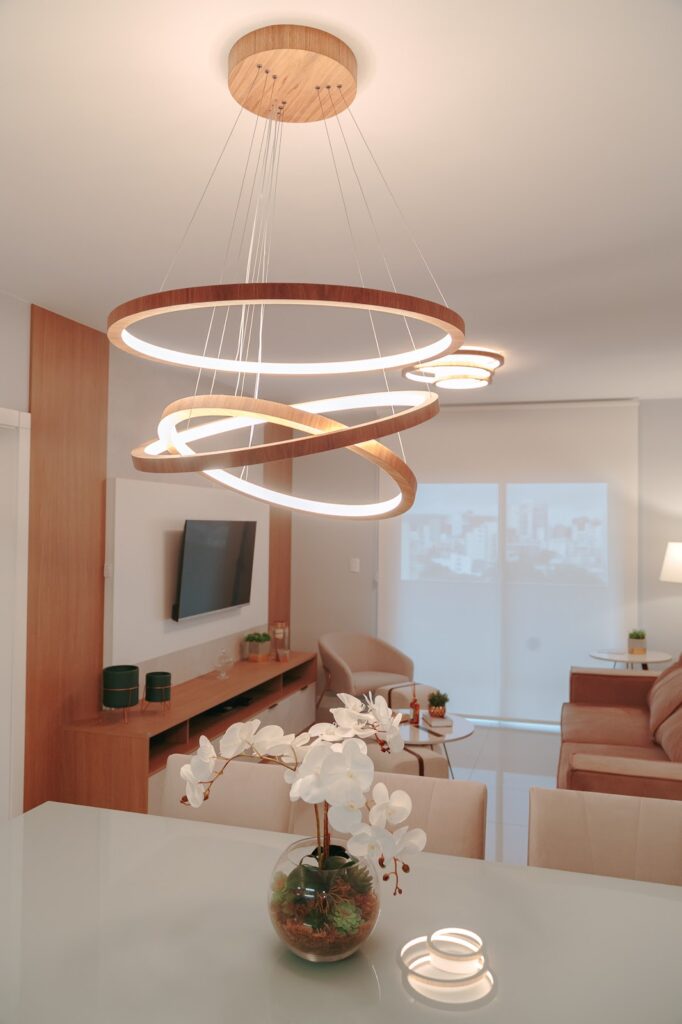 Lustre Escultural com Formas Orgânicas e Inovadoras - detalhe