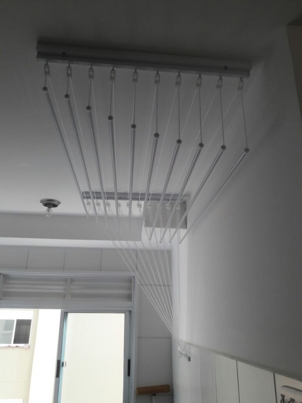 Varal de Teto Individual Sustentável: Bambu e Cordas Naturais em Harmonia - detalhe