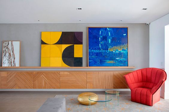 Aparador Colorido com Quadros Vibrantes: Alegria e Personalidade Sem Limites - detalhe