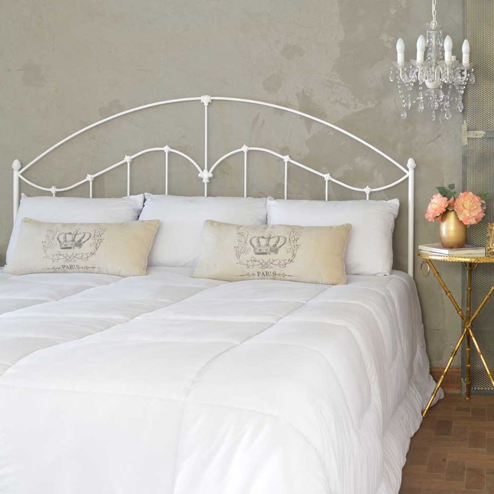 Cabeceira de Ferro com Fotos e Lembranças: Uma Galeria Personalizada - detalhe