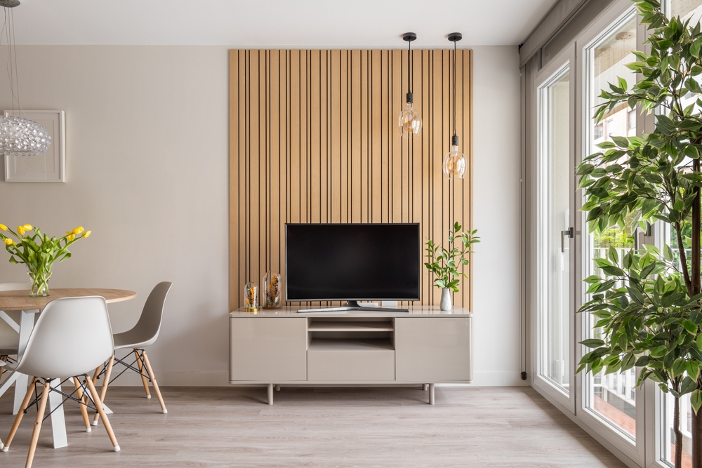 Decoração Clean com Cores Neutras e Plantas Pendentes - inspiração