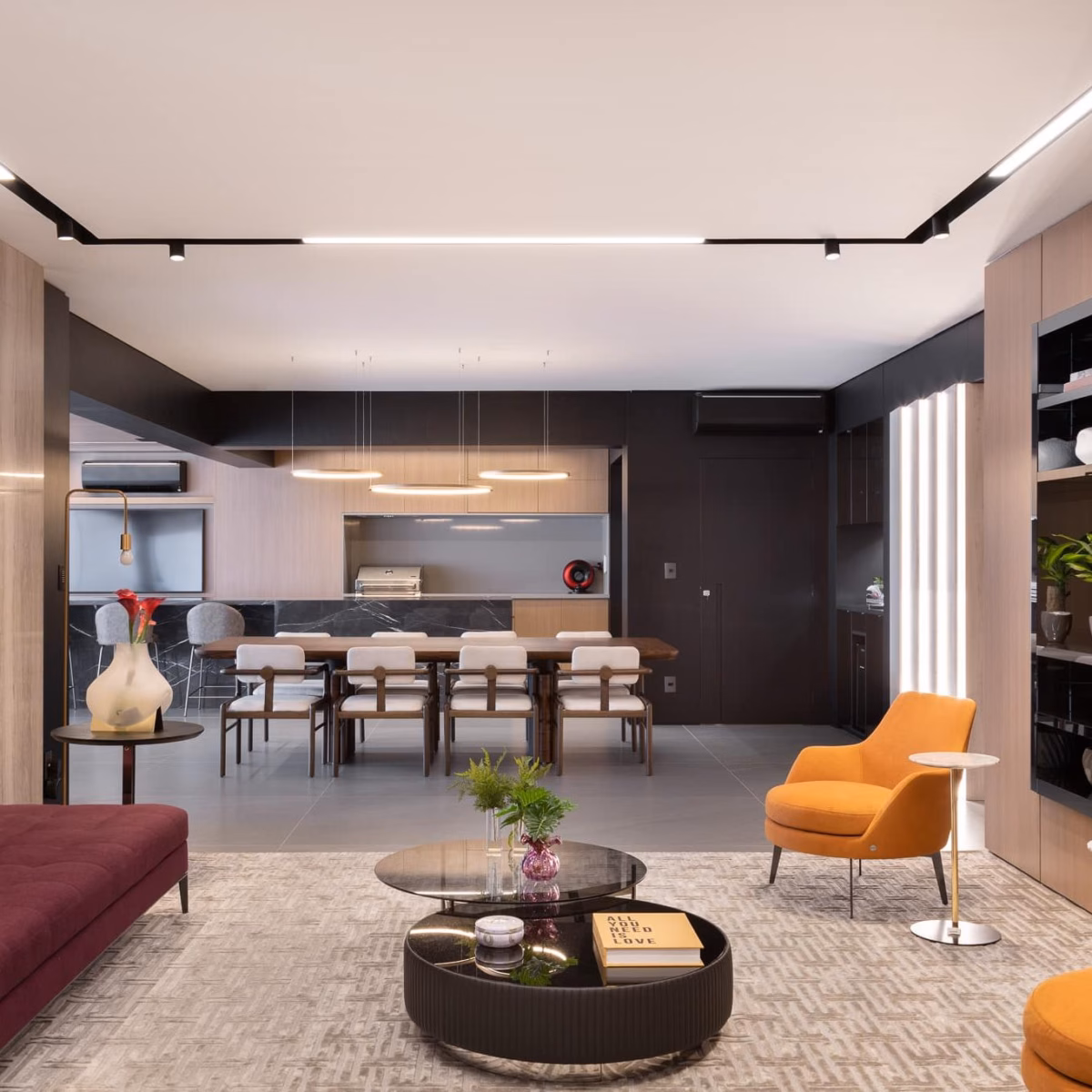 Minimalismo Alegre: Cores Pontuais em um Espaço Clean - inspiração