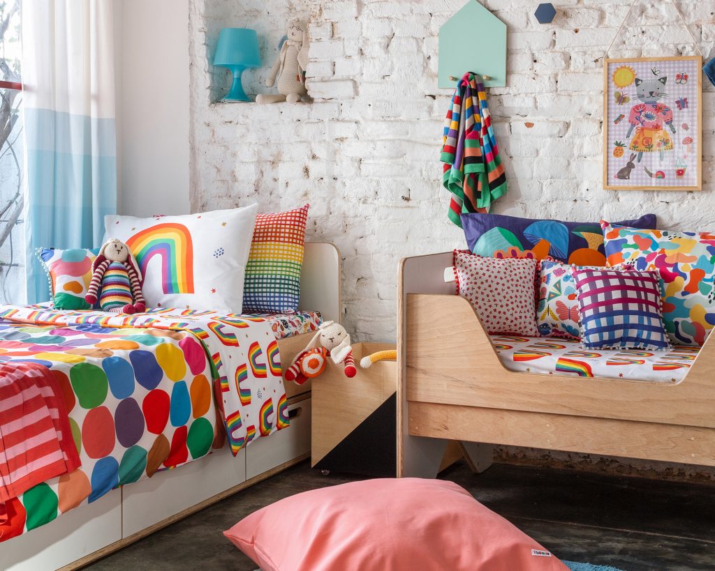 Quarto Pequeno Alegre com Mix de Estampas - detalhe