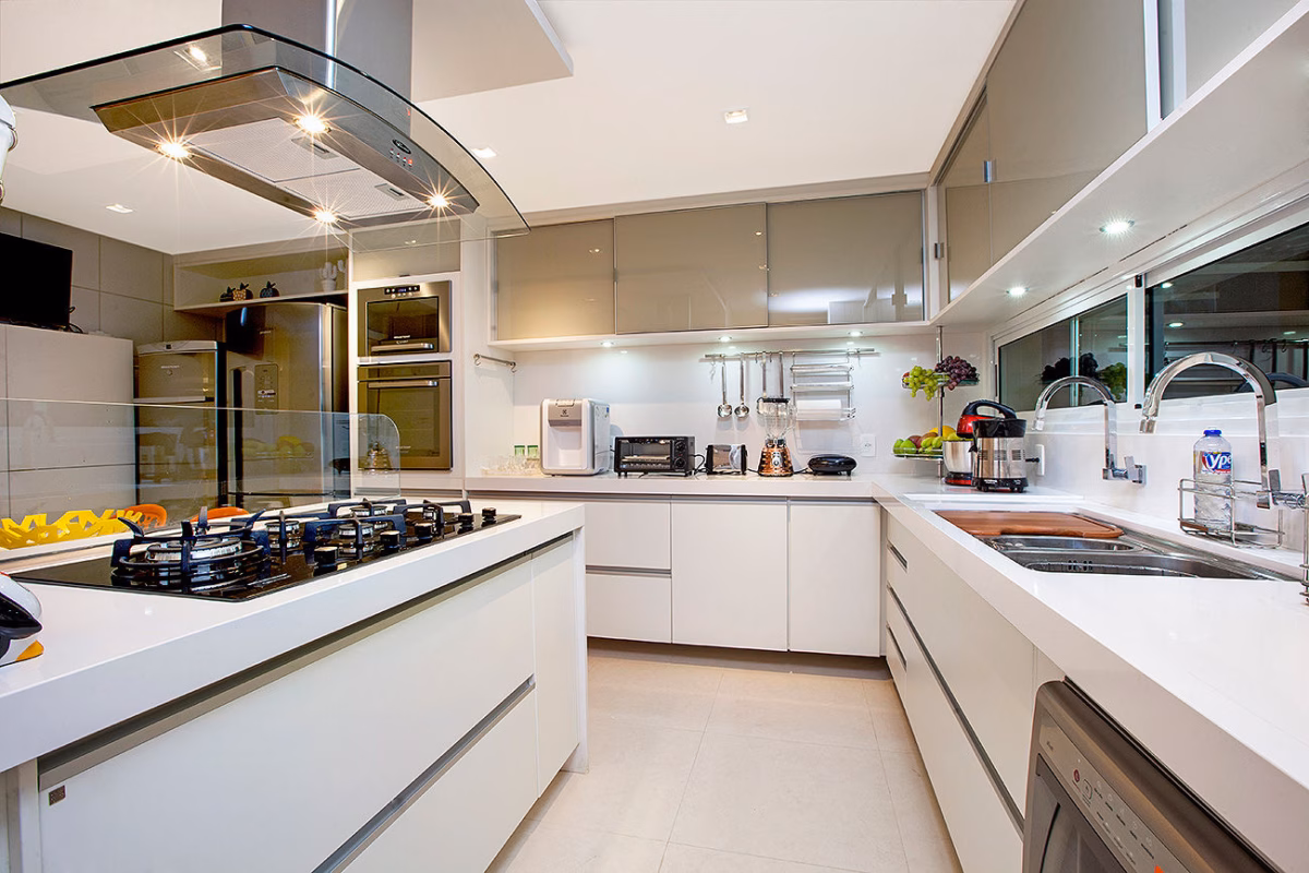 Cozinha Clean com Detalhes em Inox - ideia