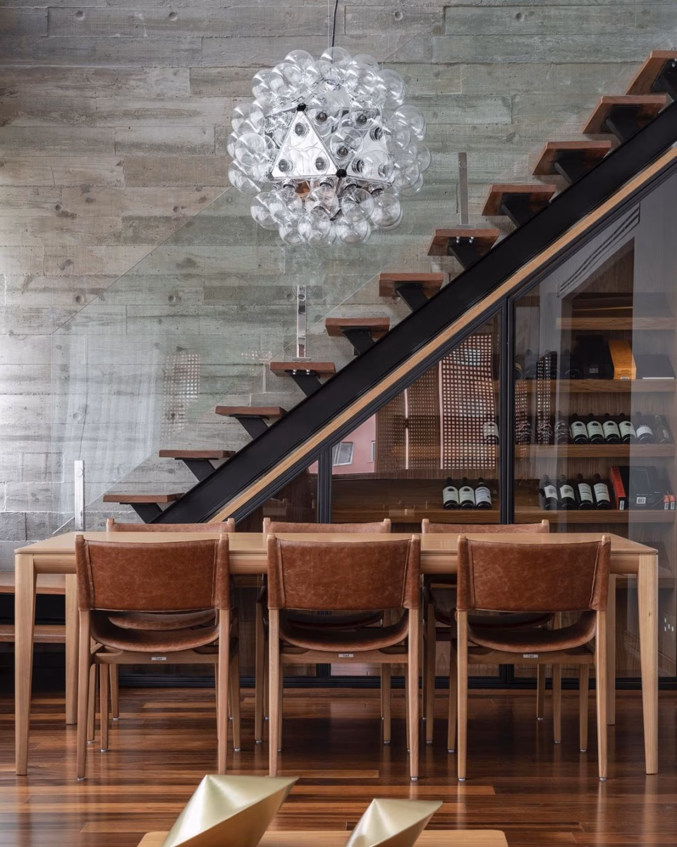 Bar Suspense: A Adega Aconchegante sob a Escada - inspiração