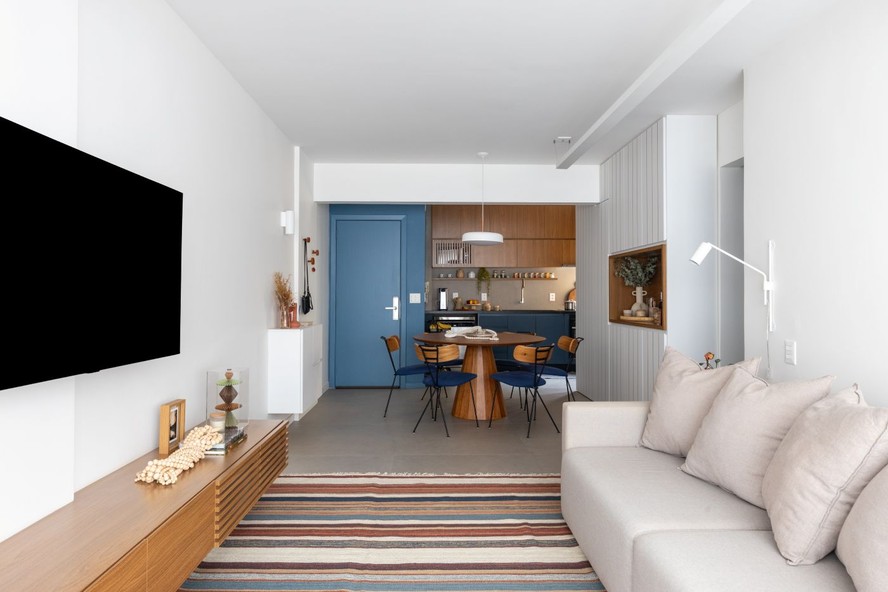 Integração Total: Sala de Estar e Jantar em um Espaço Fluido - inspiração