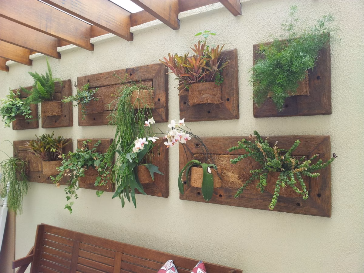 Painel Vertical com Mini Jardim Suspenso - detalhe