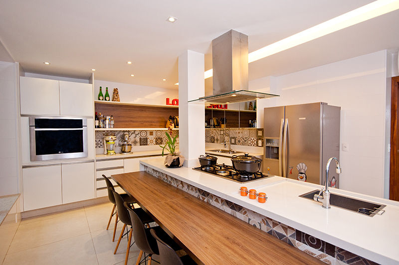 Cozinha Compacta com Bancada Dobrável de Madeira - detalhe