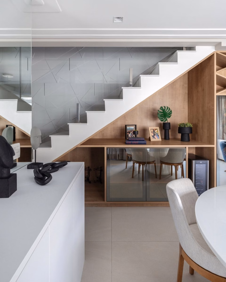 Bar Suspense: A Adega Aconchegante sob a Escada - detalhe