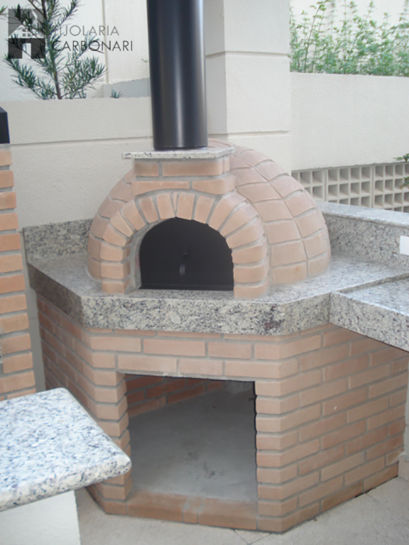 Forno de Pizza em Alvenaria com Revestimento de Tijolos à Vista - detalhe