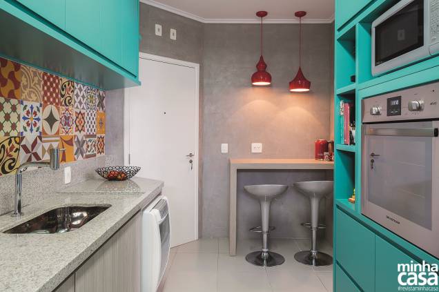 Cozinha Planejada Colorida: Uma Explosão de Alegria e Vitalidade - detalhe