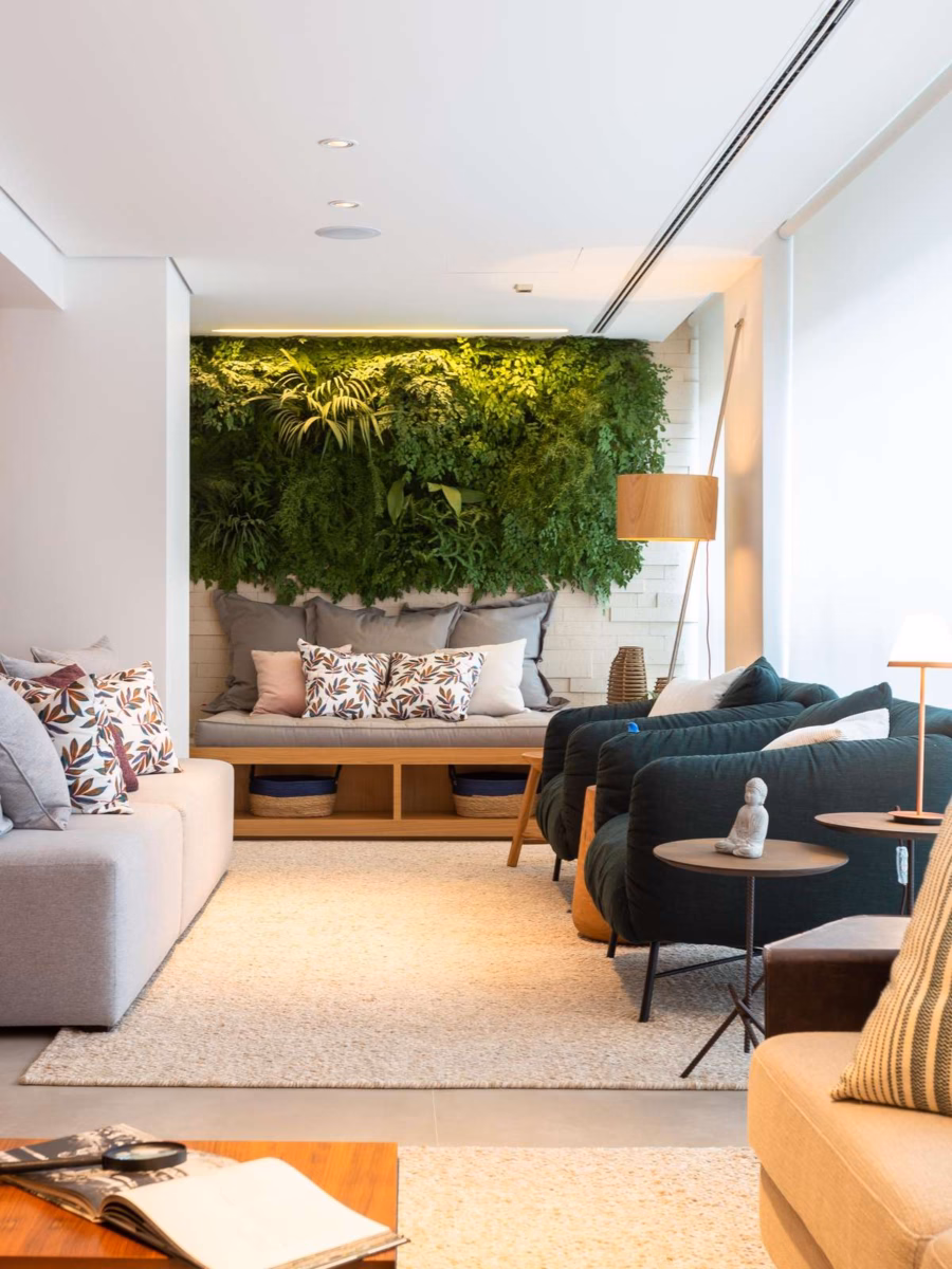 Com Futon e Almofadas Coloridas: Relaxamento e Versatilidade - ideia