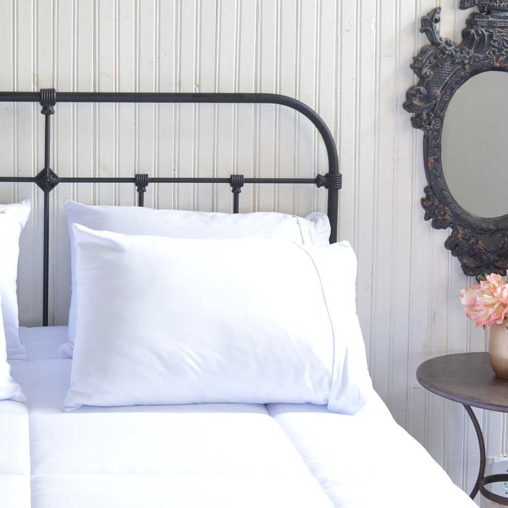 Cabeceira de Ferro com Acabamento Preto Fosco e Detalhes Vazados: Estilo Contemporâneo - detalhe