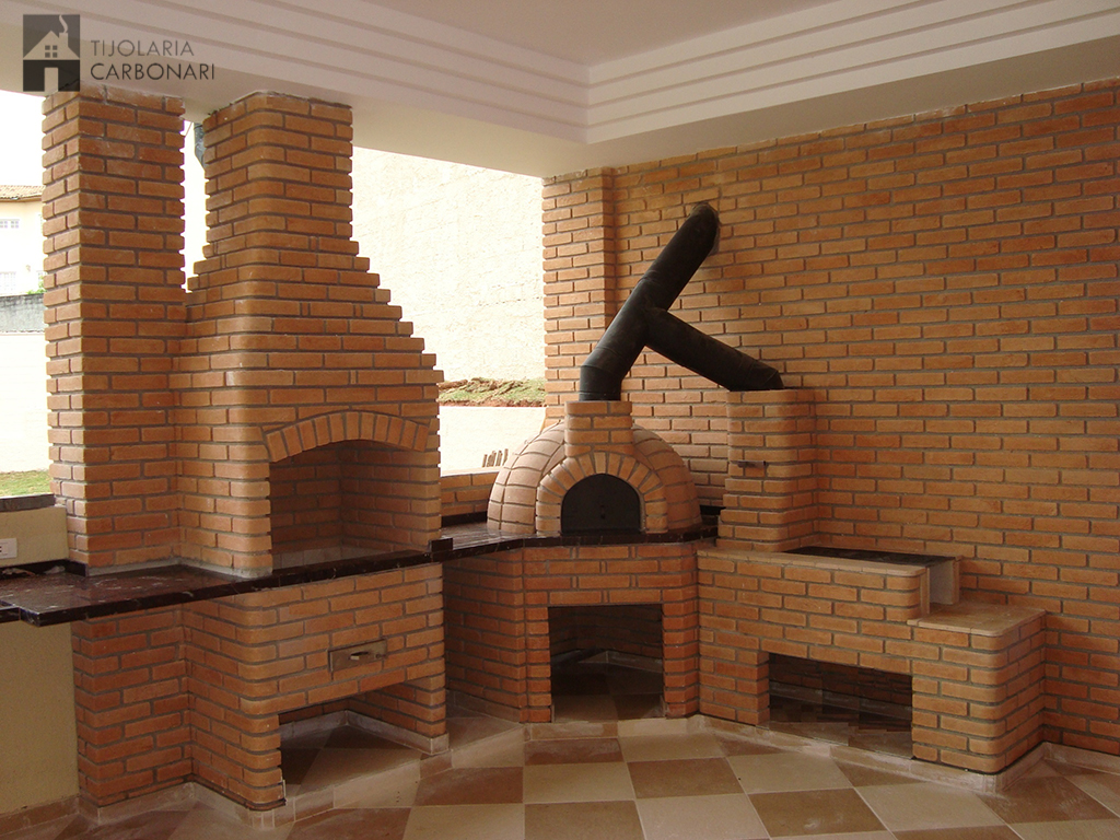 Forno de Pizza em Alvenaria com Revestimento de Tijolos à Vista - ideia