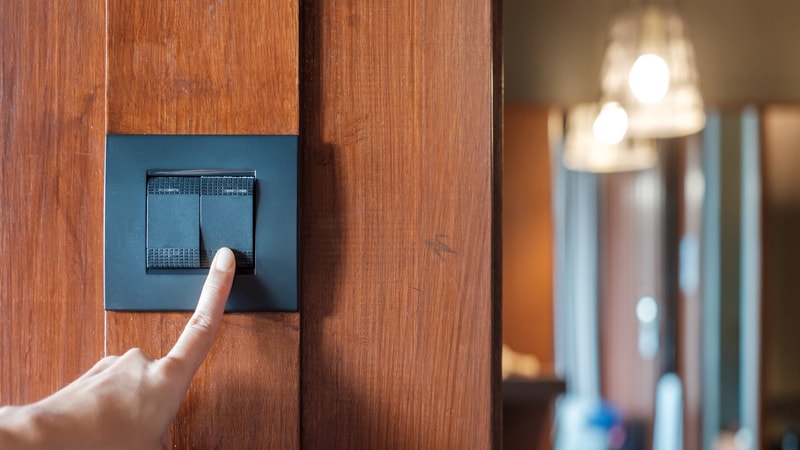 Natureza em Casa: Use Madeira de Demolição para Emoldurar Interruptores - inspiração