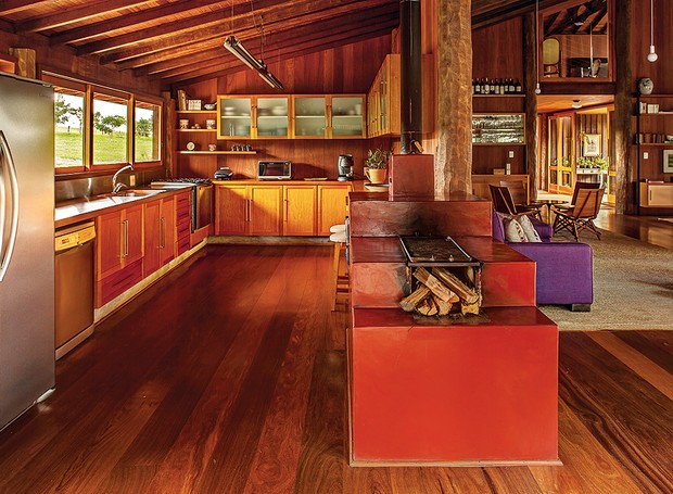 Cozinha Rústica com Fogão a Lenha e Bancada de Demolição - detalhe