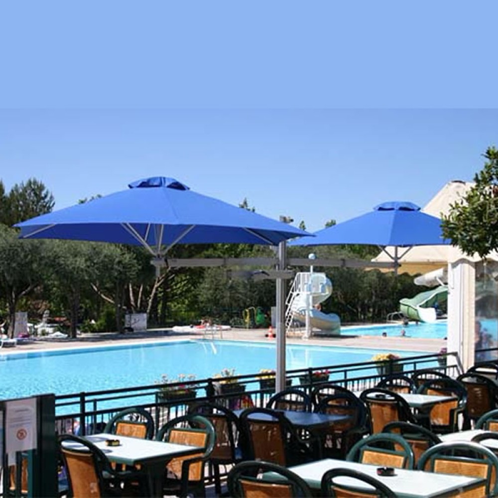 Ombrelone Duplo para Espreguiçadeiras: Sombra Generosa para Relaxar - detalhe