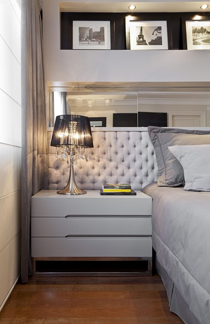 Quarto de Casal Decorado com Criados-Mudos Assimétricos: Design Inovador - inspiração