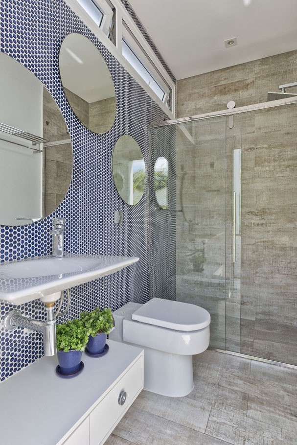 Pastilhas Espelhadas: Amplie Seu Espaço com Elegância - ideia