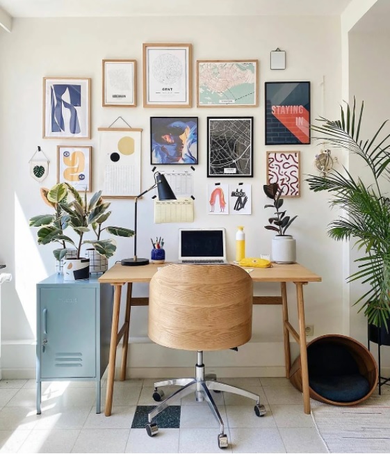 Home Office Elegante com Quadros DIY - ideia