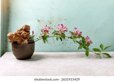 Com Arranjos Florais Minimalistas e Ikebanas - ideia