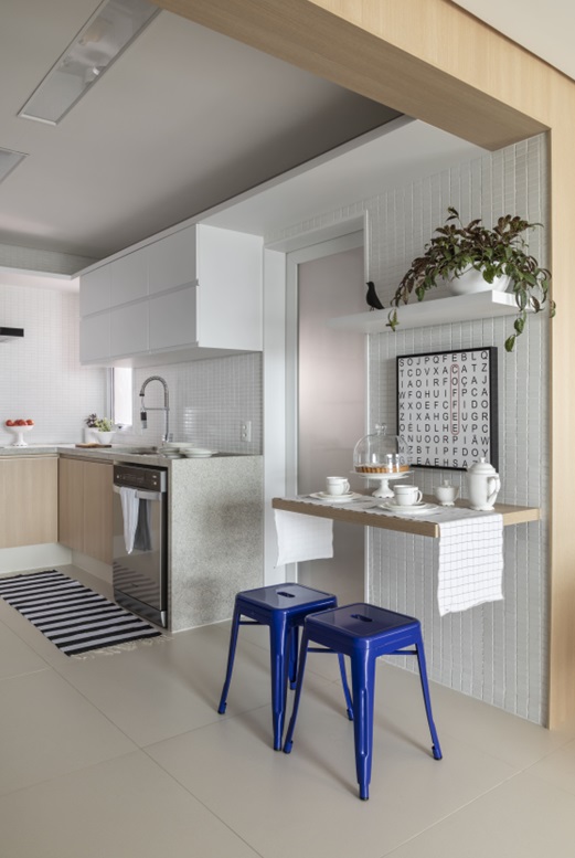 Bancada Estreita com Banquetas Altas: Solução Inteligente para Espaços Minúsculos - ideia