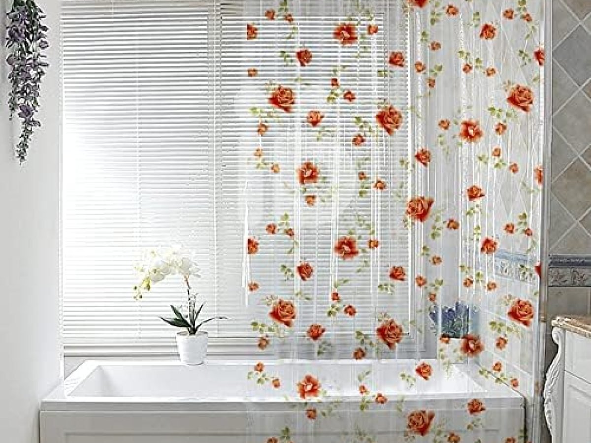 Banheiro Pequeno com Cortina Estampada e Acessórios Vintage - ideia