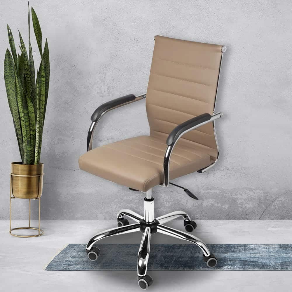 Cadeira Ergonômica em Tons Neutros com Costura Aparente: Minimalismo Aconchegante - ideia