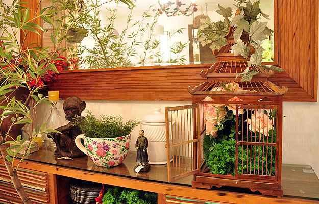 Em Gaiolas Decorativas Repaginadas: Um Toque Romântico e Inusitado - detalhe