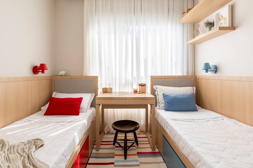 Quarto 2x2 com Cama Box e Painel Acolchoado - ideia