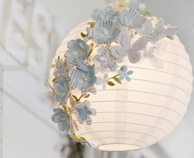 Luminárias Artesanais Enfeitadas com Flores Prensadas: Luz e Cor - ideia