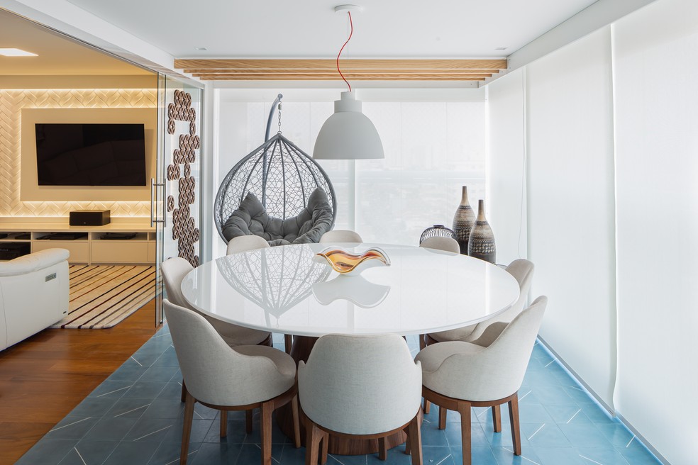 Integrada à cozinha: otimizando espaços e criando um ambiente social - detalhe