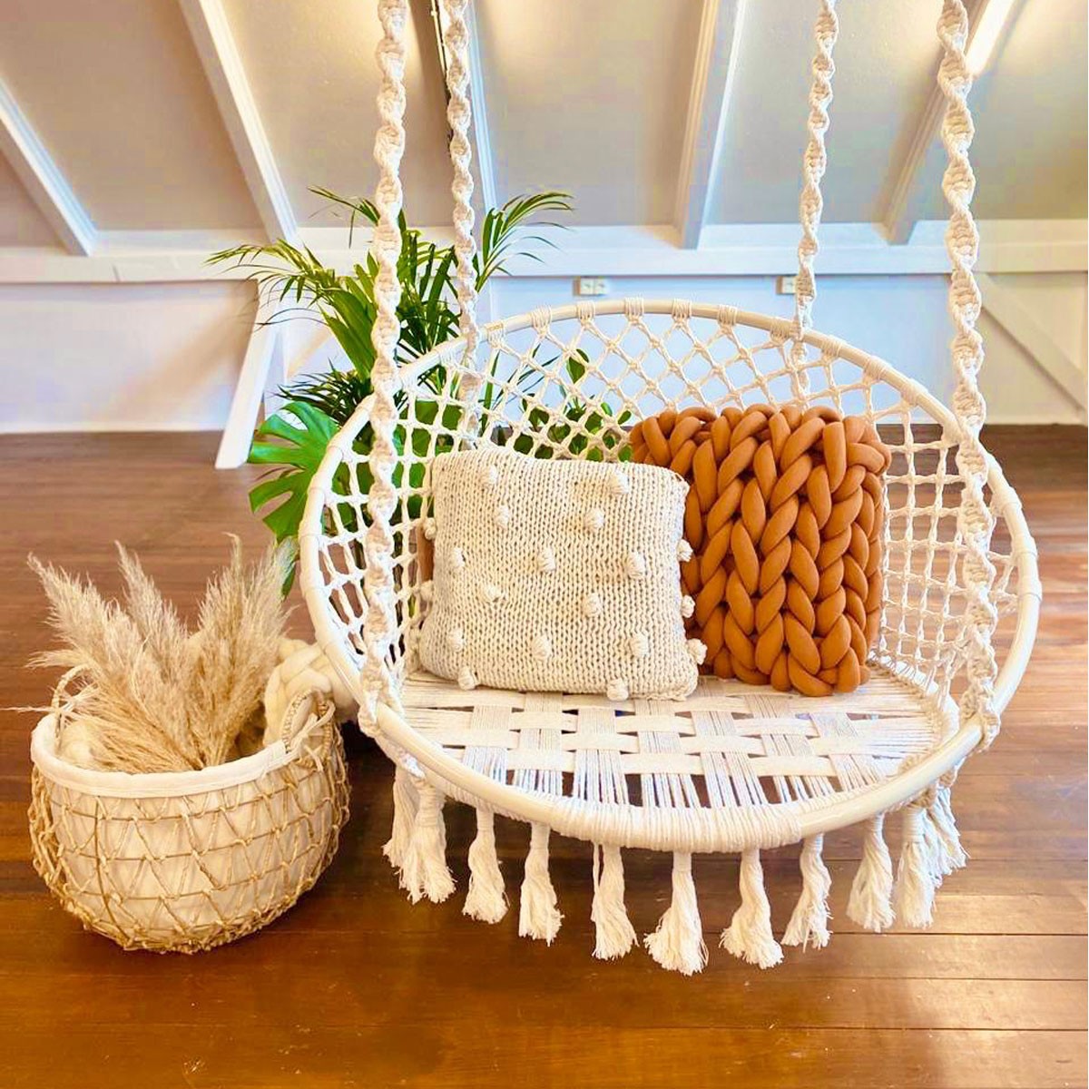 Poltrona Suspensa Macramê: Relaxamento Boho no Seu Quarto - inspiração