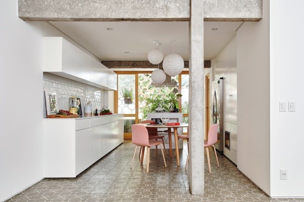 Com Ladrilho Metrô e Utensílios à Mostra: Funcionalidade Vintage - detalhe